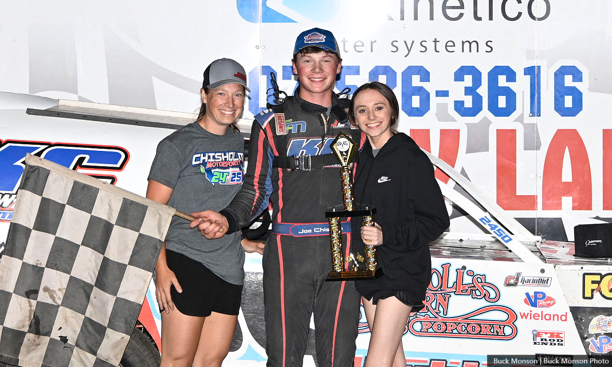 Joe Chisholm won the USRA Modified main event.